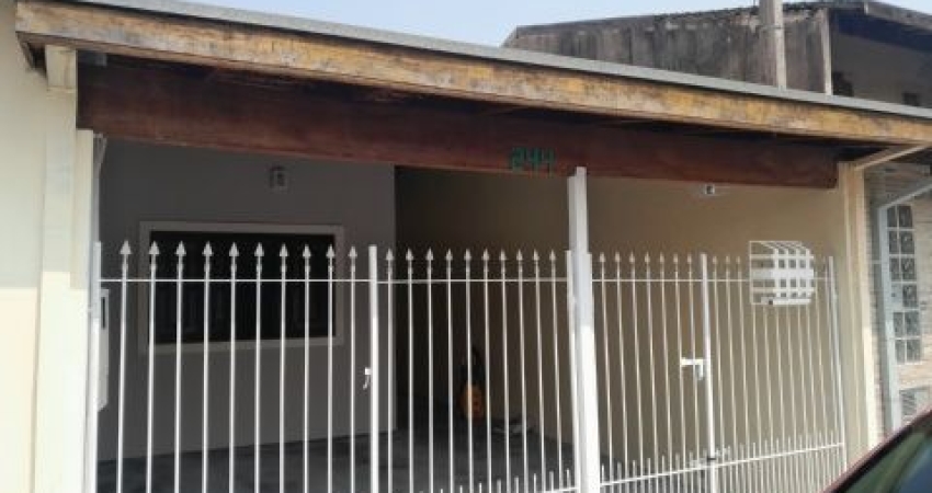 *CASA PARA LOCAÇÃO TOTALMENTE REFORMADA!*