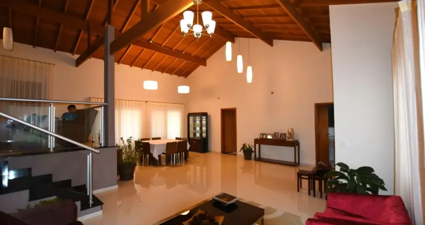 Linda residência em área de pouco trânsito de veículos e vista perene