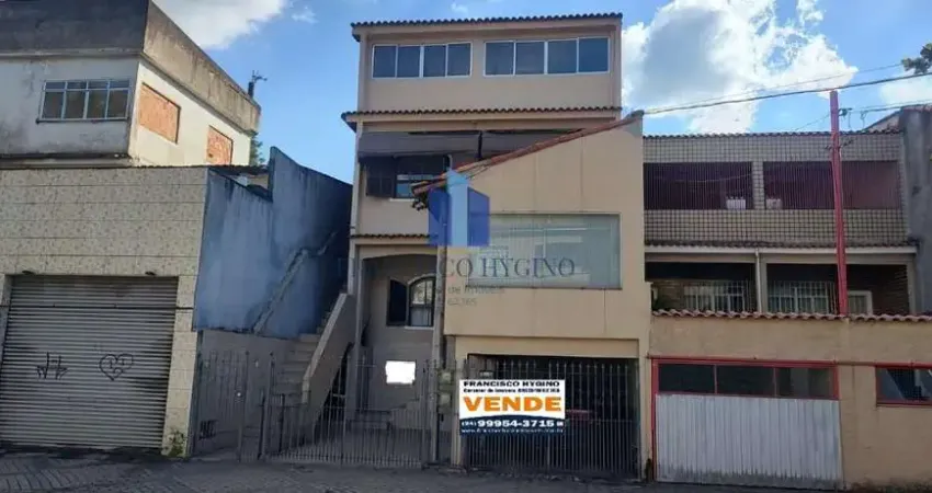 Casa para Venda em Volta Redonda, Aterrado, 5 dormitórios, 1 suíte, 5 banheiros, 2 vagas