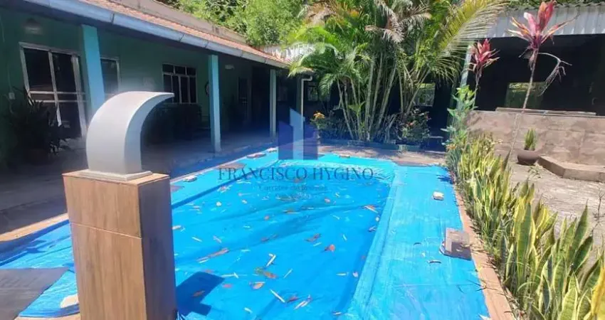 Chácara para Venda em Volta Redonda, Retiro, 1 dormitório, 2 banheiros, 2 vagas