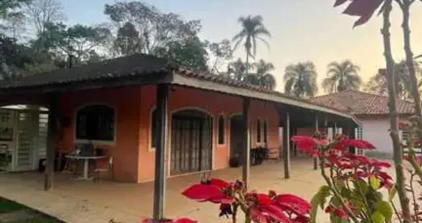 Chácara para Venda em Mairinque, 4 dormitórios, 2 suítes, 2 banheiros, 10 vagas