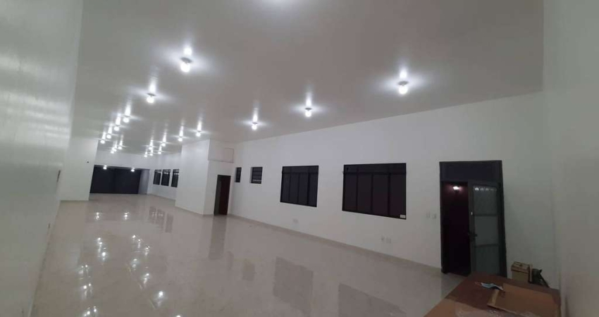 Excelente Salão Comercial, 2 Banheiros, 2 Vagas, 228m