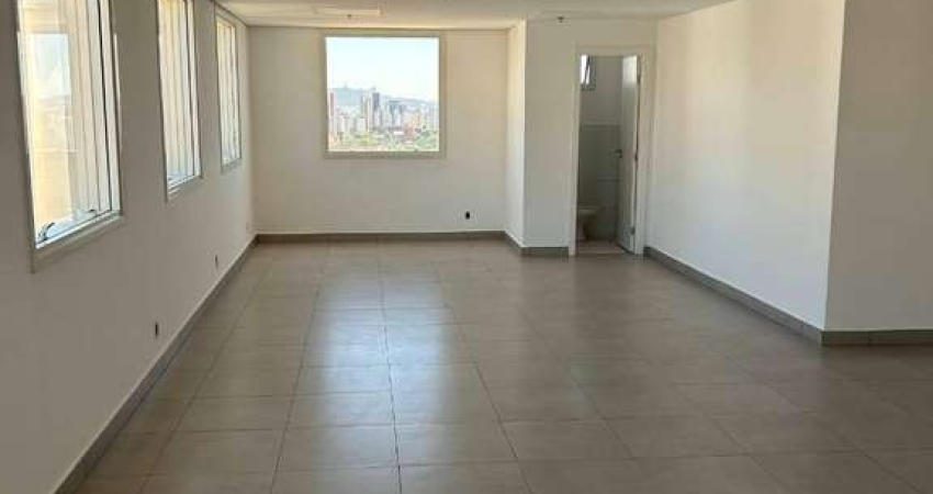 Excelente Conjunto Comercial, Sala de 77m, Sendo 3 banheiros, e 2 vagas.