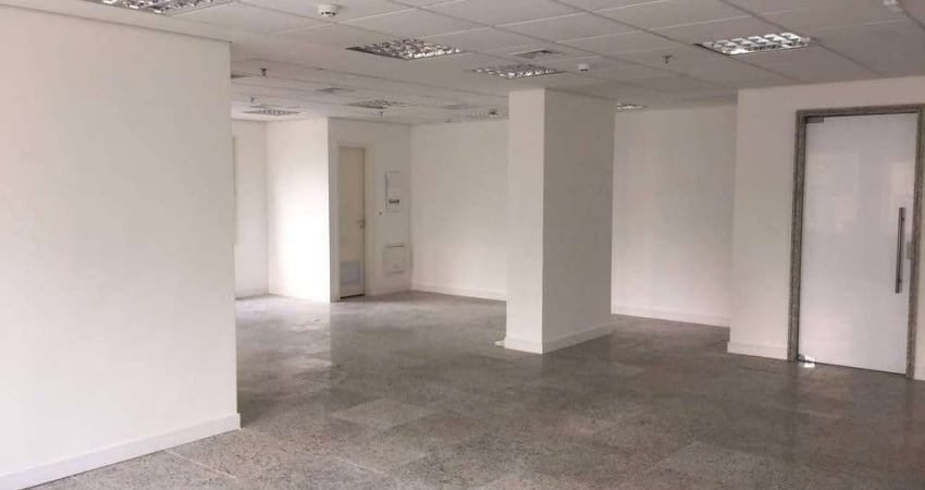 Excelente Conjunto Comercial, 1 Sala de 200m, 4 Banheiros, e 4 Vagas.