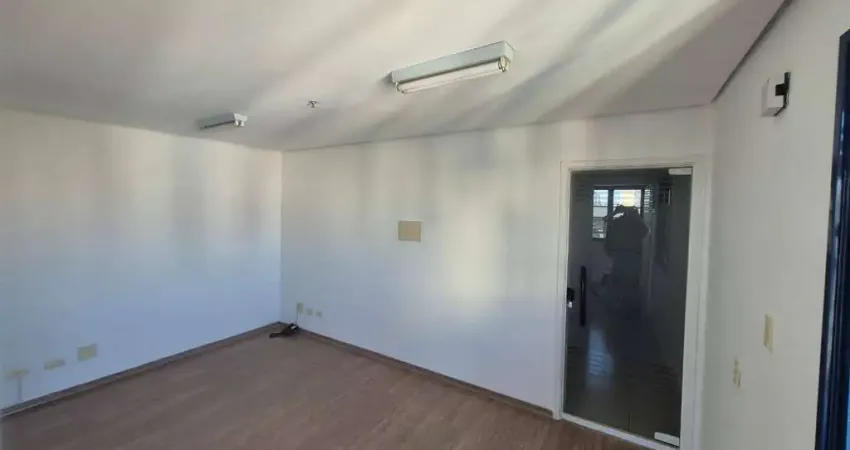 Excelente sala comercial, 2 banheiros, 1 vaga de garagem, 30m.