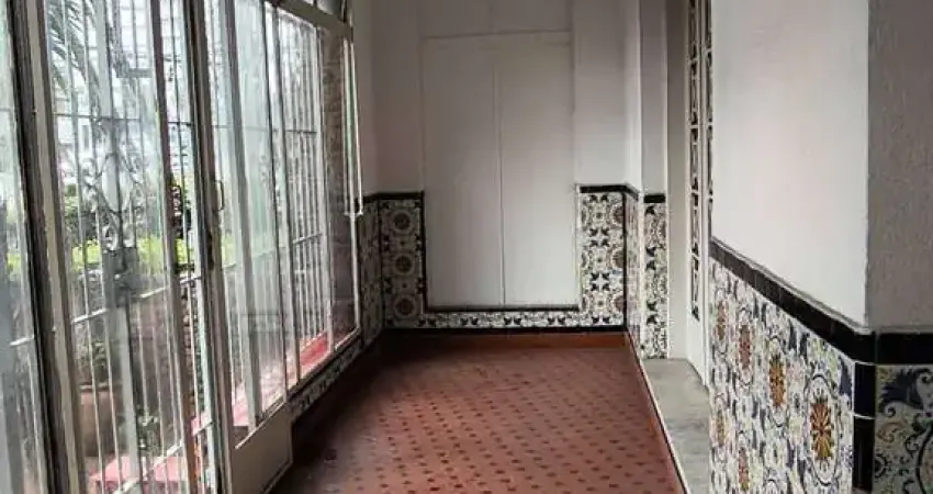 Excelente ap. com 300m² c/4 dorms, sala 3 amb. edícula, 8 vagas