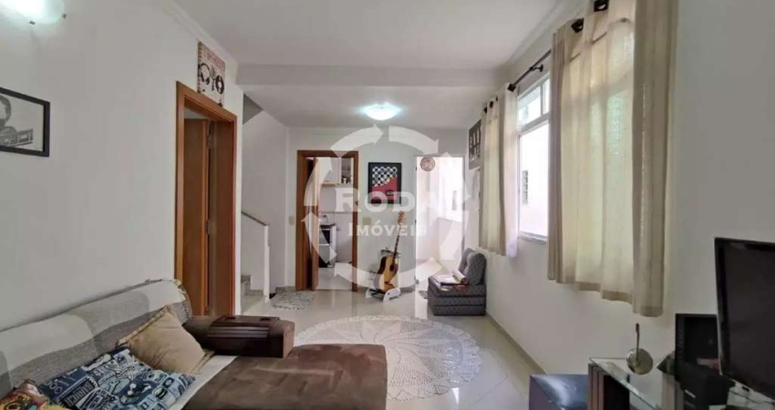 Imperdível Casa à Venda em Santos-SP, no Gonzaga, com 3 Quartos, 3 Suítes, 2 Salas, 6 Banheiros, 2 Vagas de Garagem e 180m² de Área.