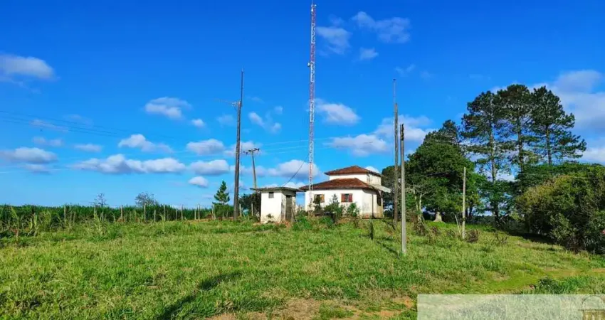 Sítio de 36 alqueires à venda na região de Sorocaba/SP: terra vermelha, represa e benfeitorias - Imperdível oportunidade!