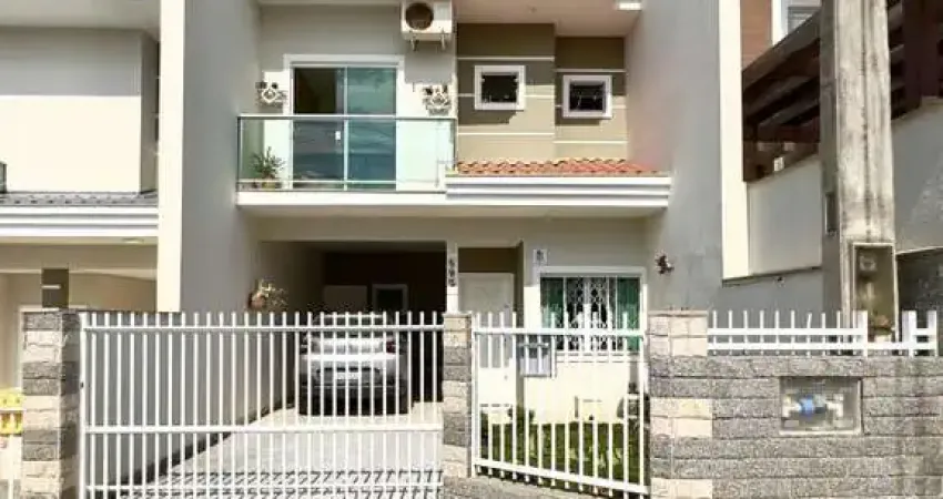 Sobrado Geminado para Venda em Joinville, Petrópolis, 3 dormitórios, 1 suíte, 3 banheiros, 1 vaga