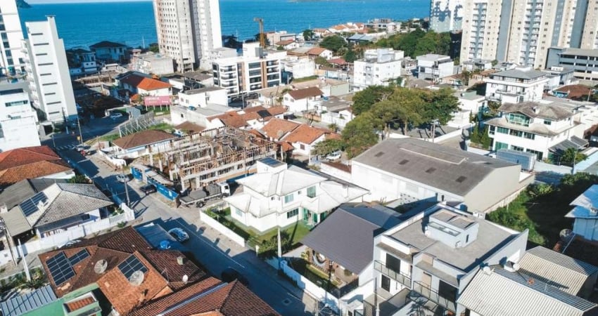 Casa para Venda em Balneário Piçarras, Centro, 2 dormitórios, 1 suíte, 3 banheiros, 4 vagas