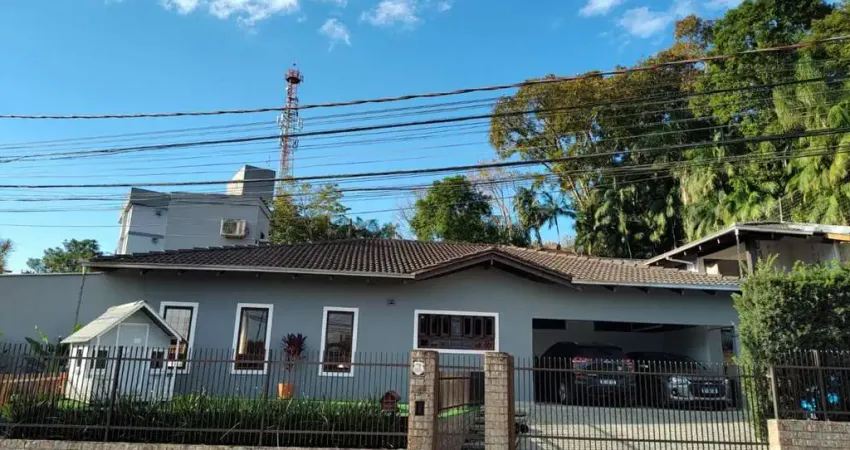 Casa para Venda em Joinville, Saguaçu, 4 dormitórios, 2 suítes, 5 banheiros, 4 vagas