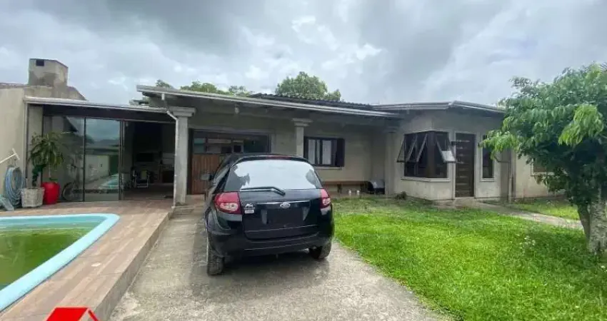 Linda casa de alvenaria com piscina!! Muito bem localizado!! Em uma região de moradores!! Não perca á chance de adiquirir esse imóvel para você!! Venha até a imobiliária caldeira garantir seu imóvel!!