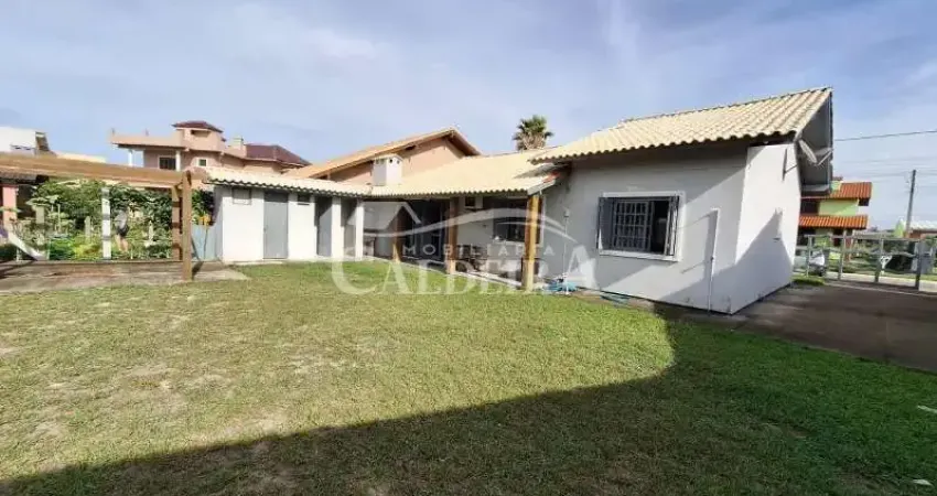Casa mobiliada a apenas 2 quadras do mar de nova tramandai, proximo ao centrinho e moradores locais!!