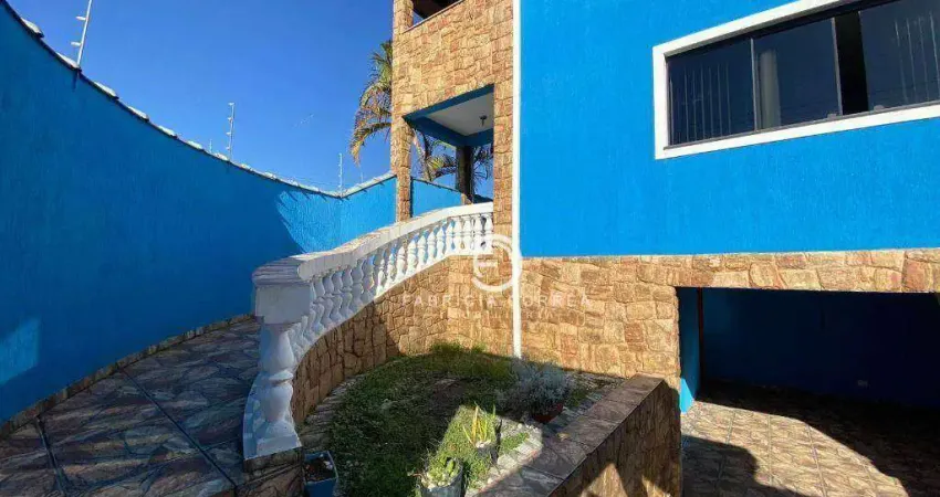 Sobrado com 5 dormitórios à venda, 225 m² por R$ 750.000,00 - Independência - Taubaté/SP