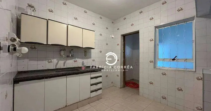 Sobrado Amplo com 5 Dormitórios e Estrutura Versátil