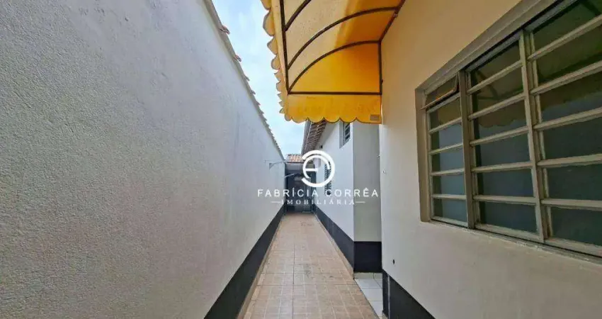 Casa térrea com 2 vagas cobertas e quarto adaptável para negócio