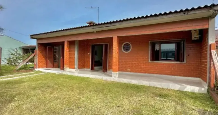 C105 Imóvel no centro de Mariluz ! Próximo ao comércio e do mar!