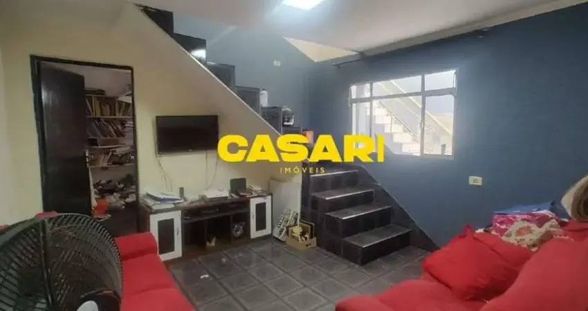 Sobrado Amplo com 3 Dormitórios e Churrasqueira para Alugar em Diadema – Ao Lado do Terminal Piraporinha