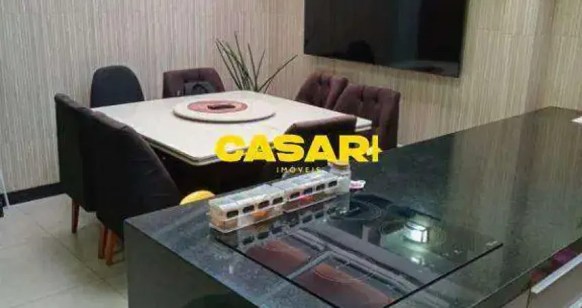 Casa à venda com 2 dormitórios, móveis planejados, energia solar e ampla garagem – Rua Giusseppe Uliani, condomínio fechado em região valorizada