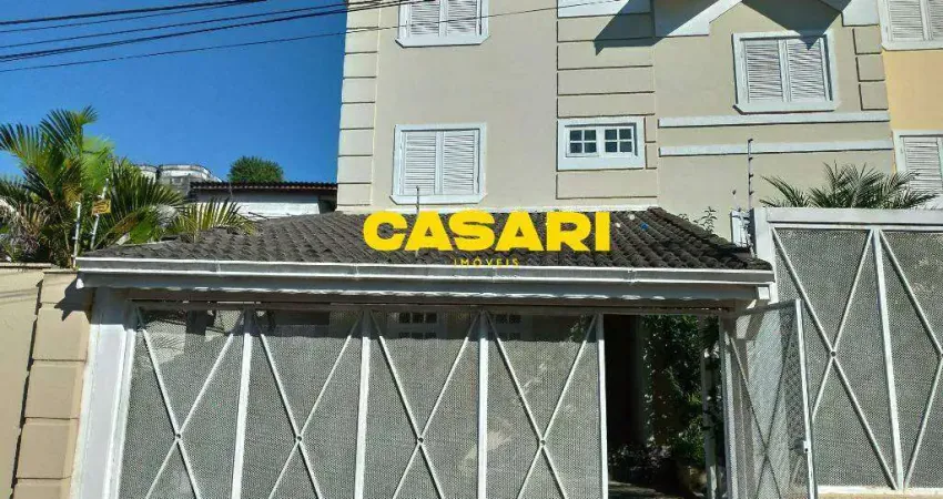 Sobrado 3 dormitórios em condomínio com área gourmet e piscina – ótima localizaçã
