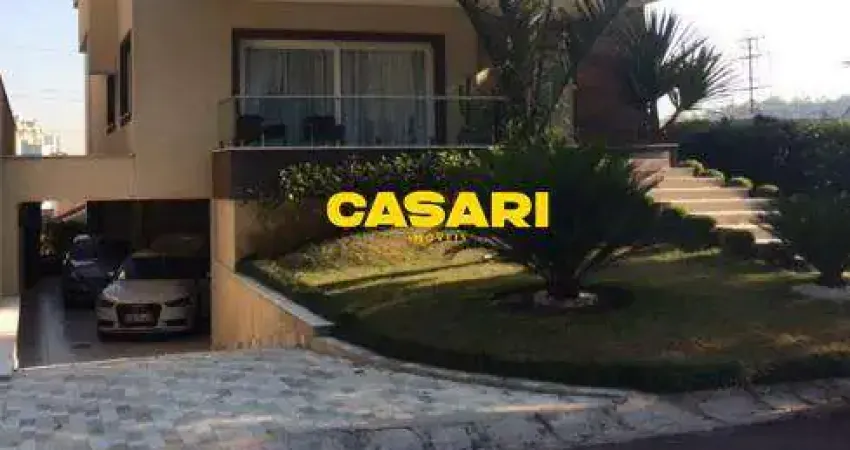 Sobrado no Swiss Parque, 490m2 de construção, 4dorm sendo 3 suites, piscina, 4 vagas. Ótima localização