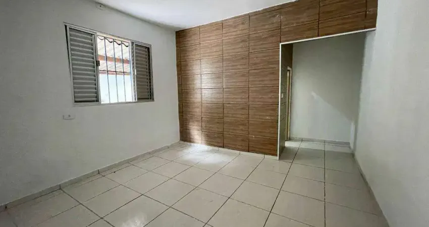 Casa compartilhada com 1 dormitório grande para locação em rua tranquila