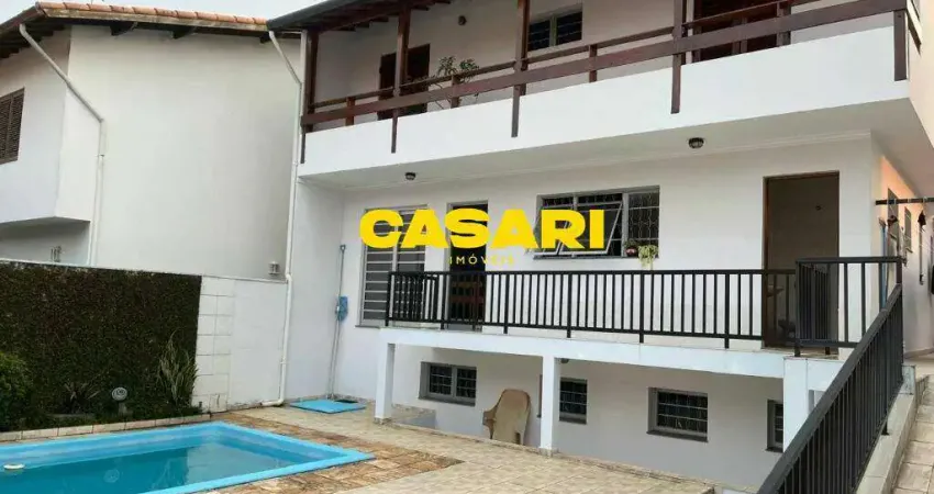 Sobrado em rua fechada, portaria 24h com 4 dormitórios, 1 suíte master à venda, 350 m² - Nova Petrópolis - São Bernardo do Campo/SP