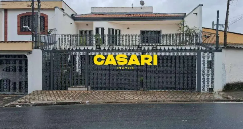 Casa com 4 Dormitórios, Piscina e Edícula à Venda no Centro de São Bernardo do Campo – 444 m²