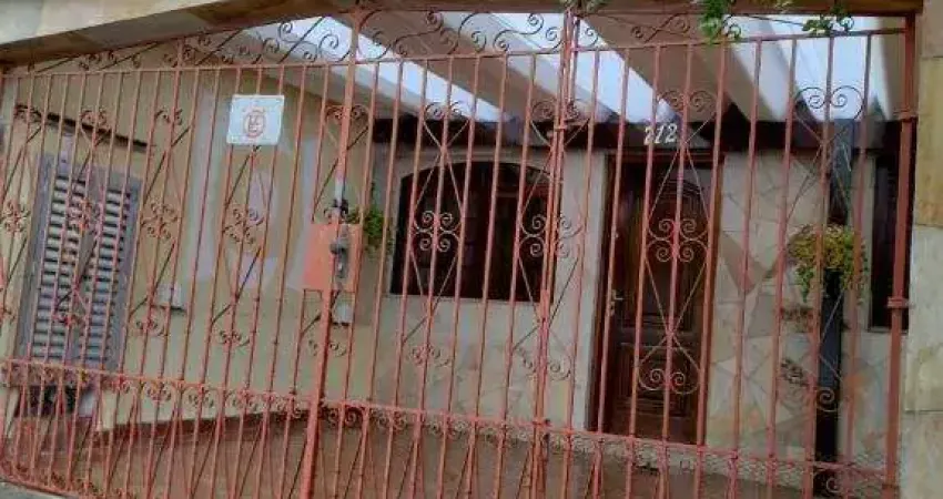 Casa Térrea com Quintal e Churrasqueira à Venda na Assunção – São Bernardo do Campo/SP