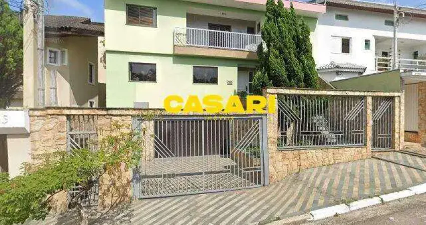 Sobrado com 4 dormitórios, piscina e área gourmet à venda no Parque dos Pássaros - São Bernardo do Campo