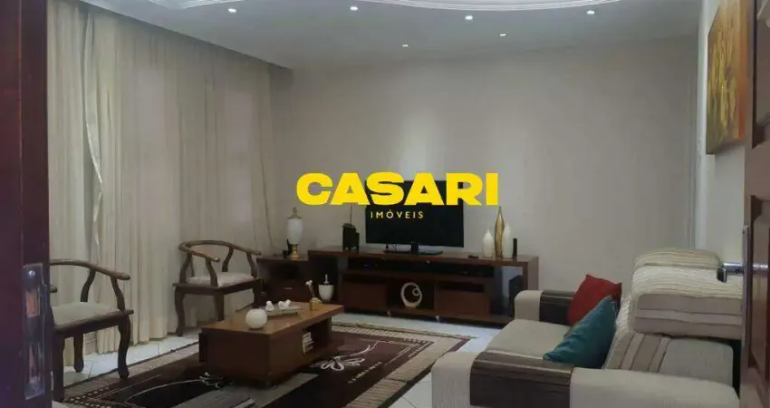 Casa com 2 Residências no Jardim Ocara – 5 Dormitórios, Área Gourmet e 4 Vagas – Santo André