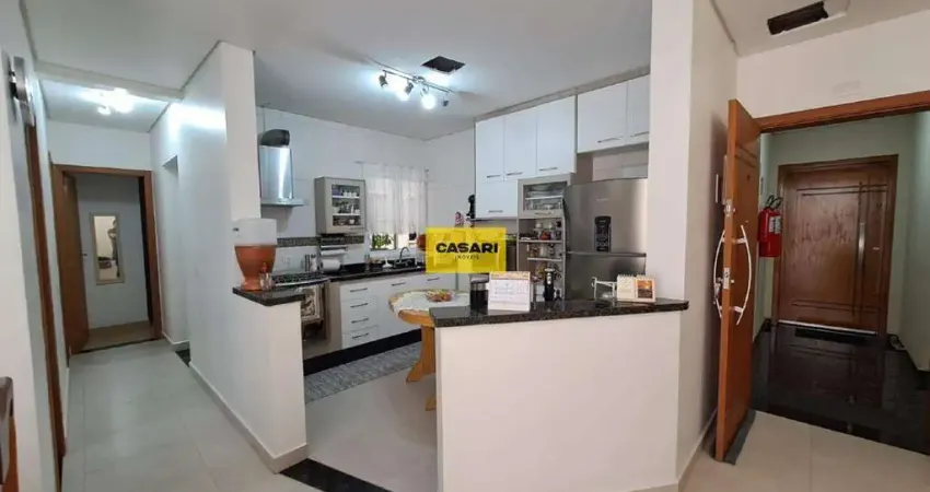 Apartamento com quintal, porteira fechada, 2 dormitórios e 2 vagas – ótima localização!