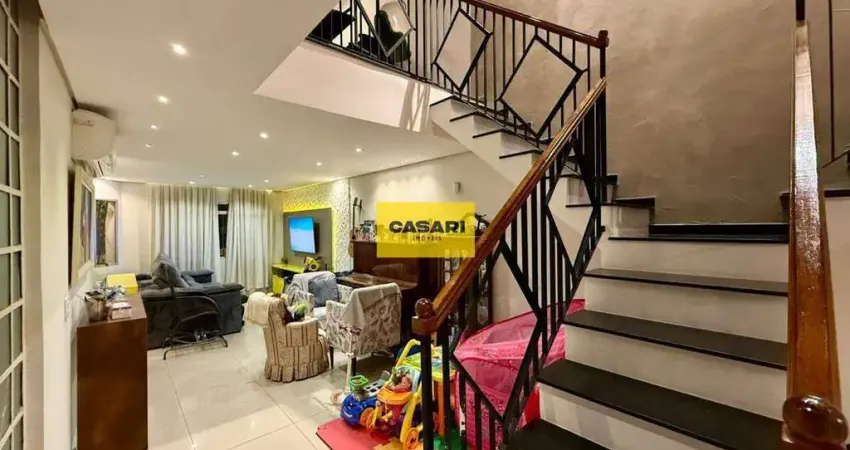 Sobrado à venda com 3 quartos, suíte, garagem para 5 carros e ótima localização