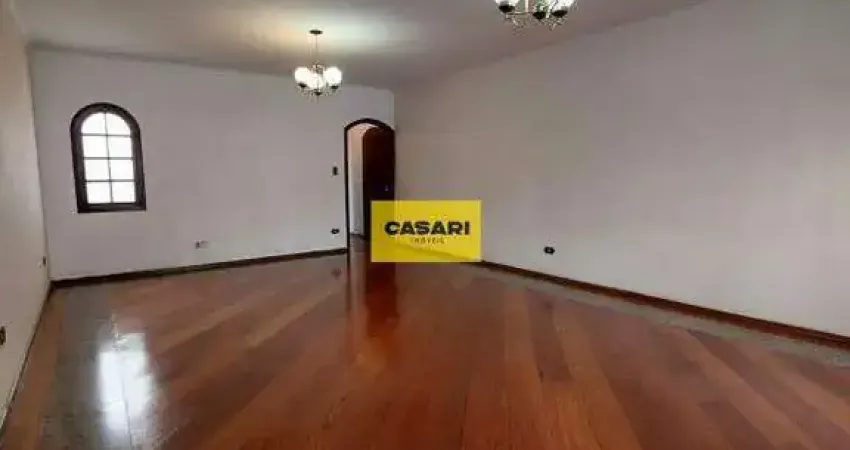Casa em santo andré com 3 quartos, 1 suíte ,5 vagas de garagem ,área gourmet, localização privilegiada.