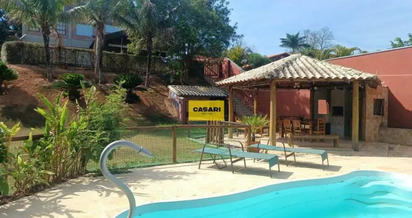 Chácara á venda com 3 dormitórios, sendo 1 suite master, cozinha completa, mezanino com studio, piscina e churrasqueira, campo de futebol, boituva/sp,