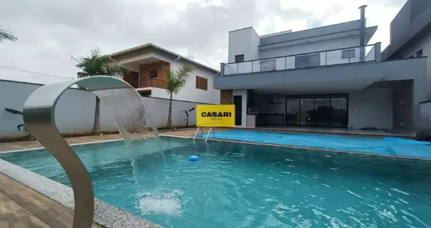 Casa de alto padrão, com 4 dormitórios sendo 2 suítes, área gourmet e ampla piscina, Residencial Solaris-Boituva/SP