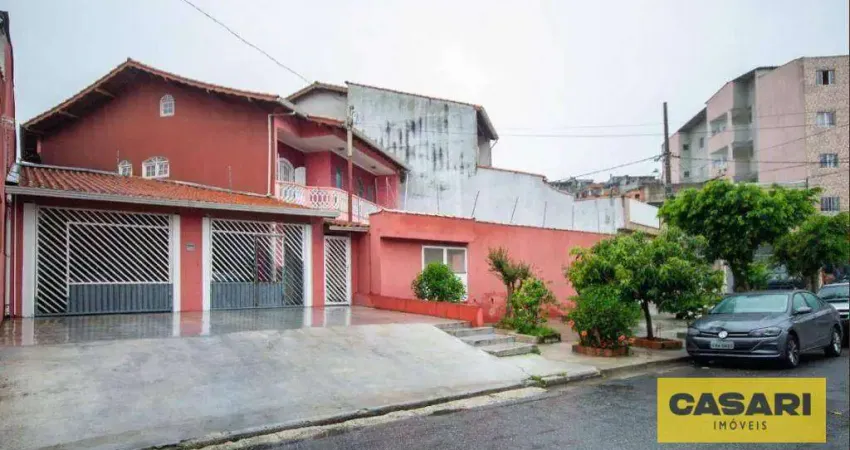 Casa com 3 dormitórios à venda, 480 m² por R$ 1.600.000,00 - Nova Petrópolis - São Bernardo do Campo/SP