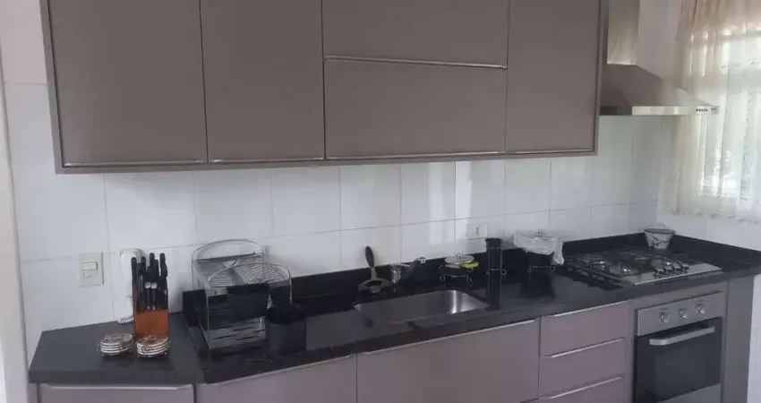 R$ 1.600.000,00 Milhões. Casa sobreposta à venda em Santos-SP, Aparecida. 3 quartos, 3 suítes, 5 banheiros, 2 vagas de garagem, 170m². Confira já!