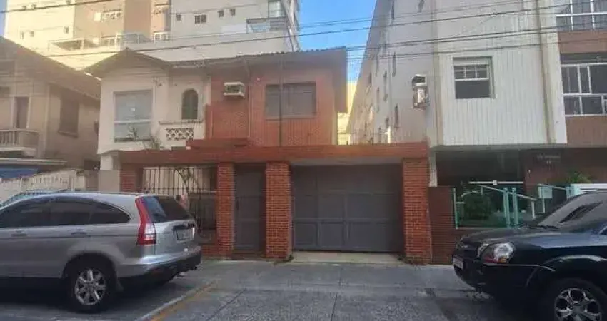 R$ 1.500.000. casa para venda em santos-sp, bairro embaré: 2 quartos, 1 sala, 2 banheiros, 2 vagas, 104m². venha conferir!