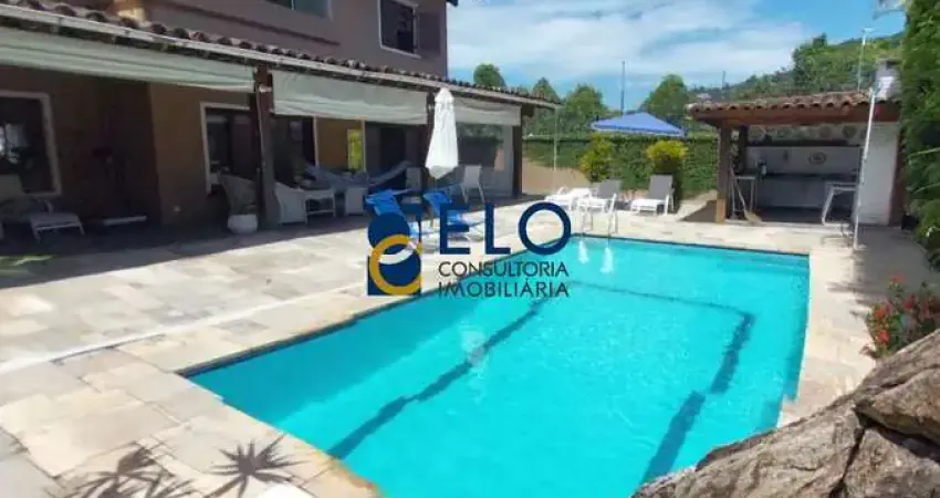 R$ 2,1 milhões. Imóvel de Luxo na Enseada, Guarujá-SP: Casa à Venda com 5 Quartos, 3 Suítes e 4 Vagas de Garagem