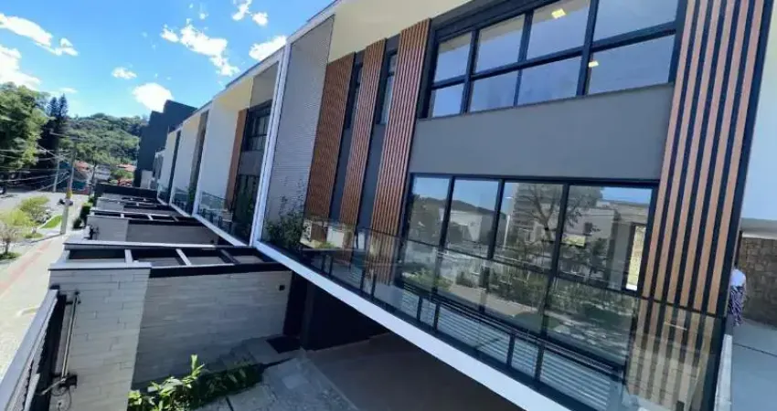 Imperdível casa de luxo com 3 quartos, 3 suítes e 3 salas no américa, joinville-sc