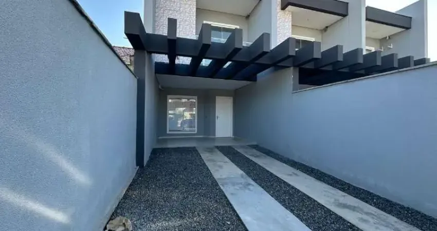 Imperdível! casa à venda em joinville-sc, bairro guanabara. 3 quartos, 1 suíte, 3 salas, 2 vagas de garagem, 104m².