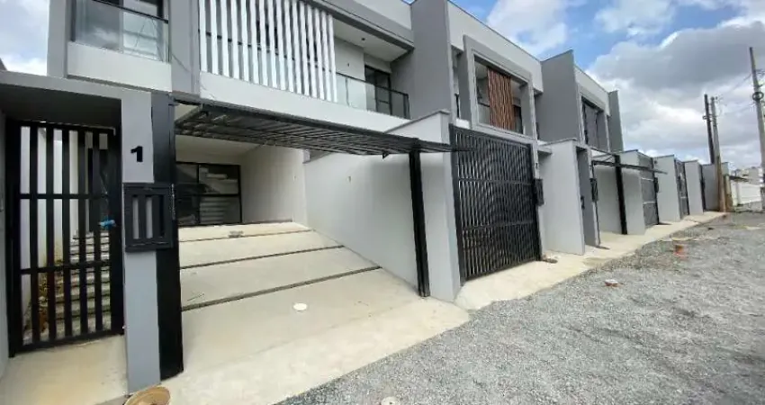 Imperdível oportunidade: Casa à venda em Joinville-SC, bairro Bom Retiro. 3 quartos, 1 suíte, 3 salas, 2 banheiros, 2 vagas de garagem, 105,06m².