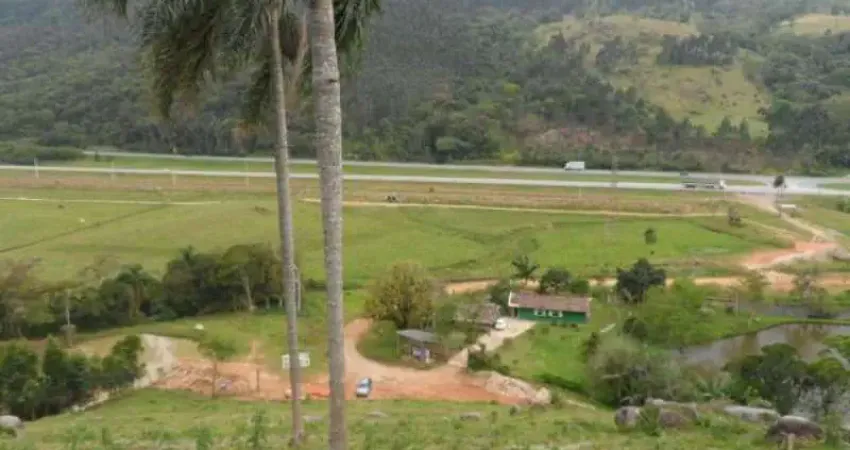 Fazenda de luxo à venda em paulo lopes-sc, bairro penha: 100 hectares, casa principal, piscina e área de lazer completa.