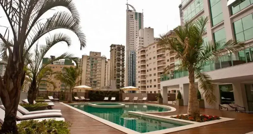 Imperdível oportunidade: apartamento de luxo à venda ou locação no centro de balneário camboriú-sc, 3 quartos, 3 suítes, 3 salas, 5 banheiros, 3 vagas de garagem e 349m²!