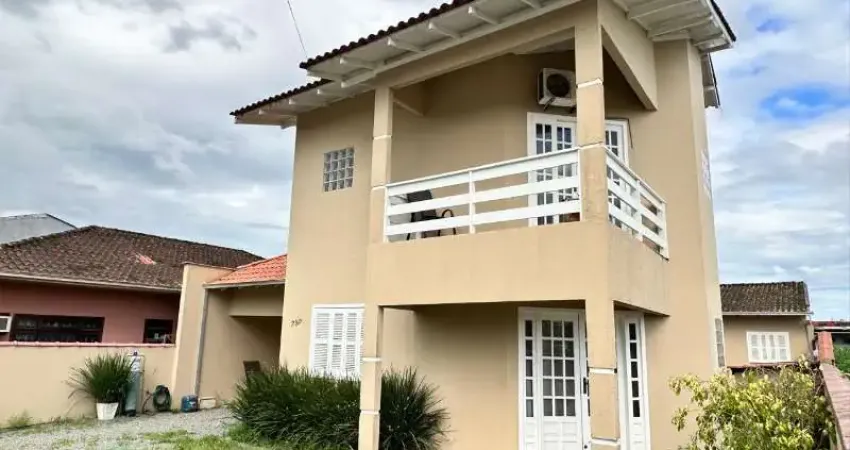 Casa à venda em joinville-sc, vila nova: 3 quartos, 1 suíte, 3 salas, 2 banheiros, 2 vagas, 215m². imperdível!