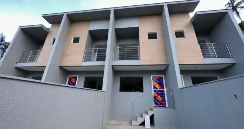 Sobrado novo e pronto para morar com 2 suítes no bairro floresta