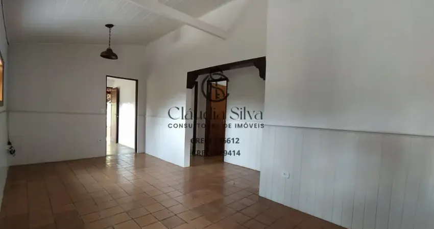 Casa para aluguel com 2 Quartos e Lareira, Próxima ao Centro