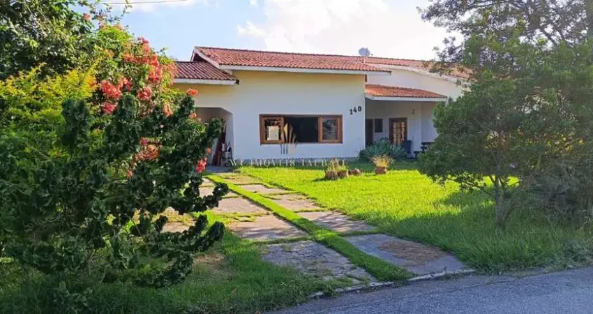 Casa de condomínio à venda, no Condomínio Colonial Vale do Sol,  em Tremembé, Condomínio Colonial Vale do Sol, com 3 quartos, 380m²