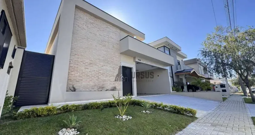 Casa no Condomínio Residencial Ouroville, em Taubaté. 3 dormitórios.